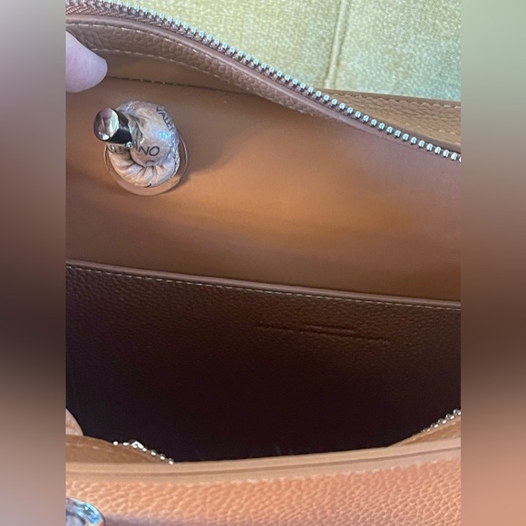 VALENTINO
Girls Jelly Tote Bag in Brown brand new with dust bag - Picture 10 of 10